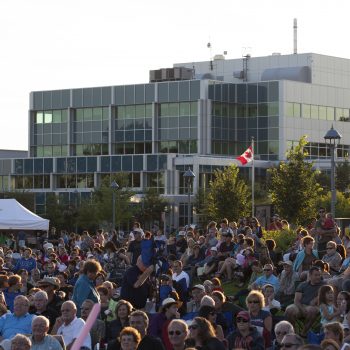 A mass of people attending the Dieppe Mercredi Show
