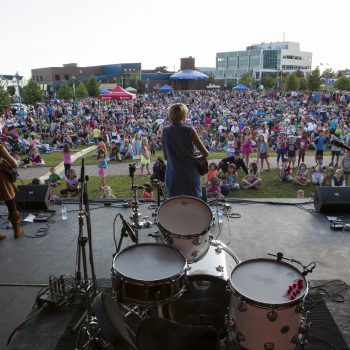 A live band at the Mercredi Show
